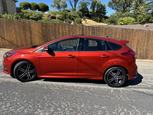 2018 Ford Focus ST Base