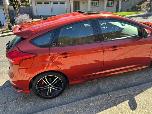 2018 Ford Focus ST Base