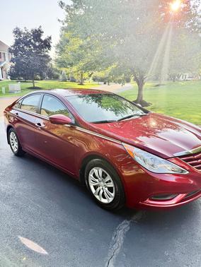 Red 2011 Hyundai SONATA GLS
