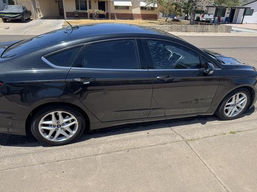 Black 2015 Ford Fusion SE