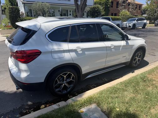 White 2018 BMW X1 sDrive28i
