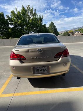 Gold 2009 Toyota Avalon XLS