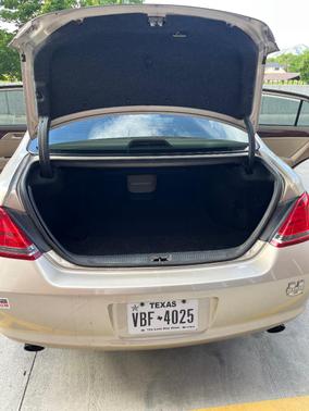 Gold 2009 Toyota Avalon XLS