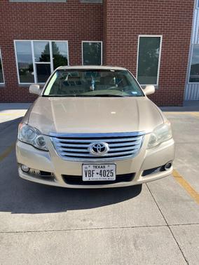 Gold 2009 Toyota Avalon XLS