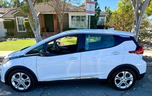 White 2019 Chevrolet Bolt EV LT