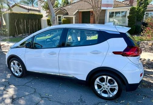 White 2019 Chevrolet Bolt EV LT