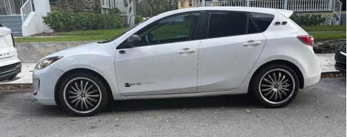 White 2013 Mazda Mazda3 i Grand Touring