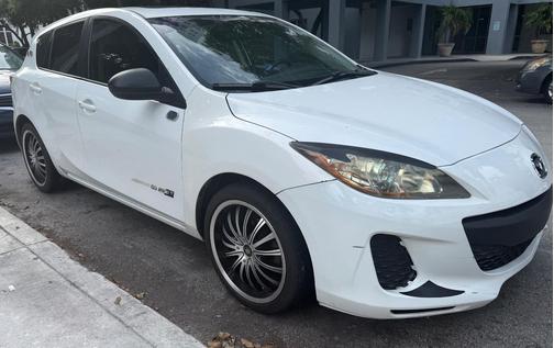 White 2013 Mazda Mazda3 i Grand Touring