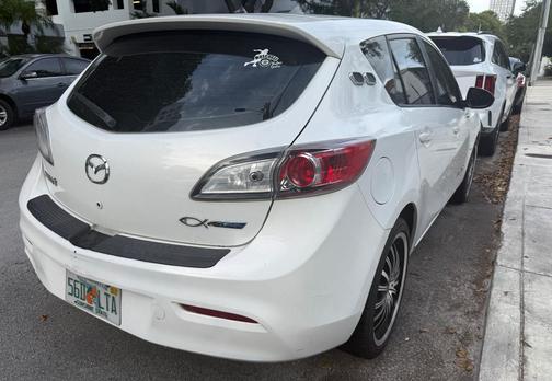 White 2013 Mazda Mazda3 i Grand Touring