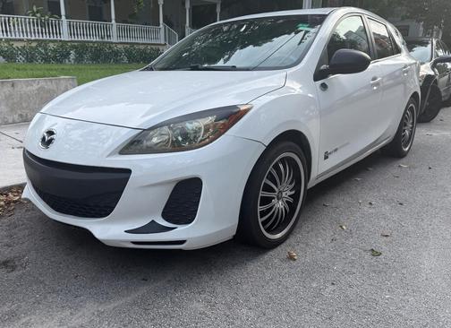 White 2013 Mazda Mazda3 i Grand Touring