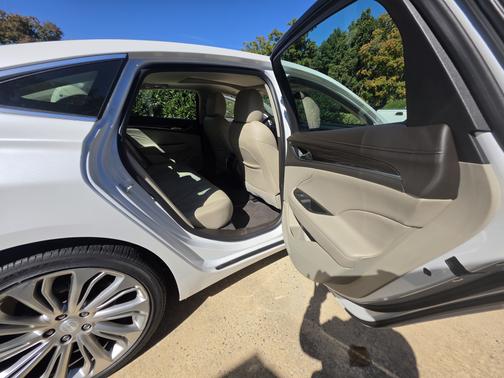 White 2017 Buick LaCrosse Premium