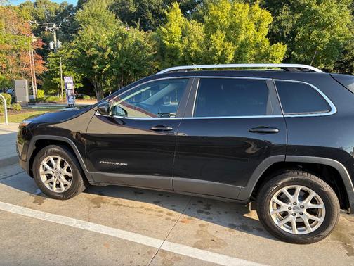 Black 2016 Jeep Cherokee Latitude