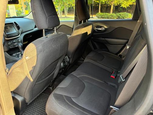 Black 2016 Jeep Cherokee Latitude