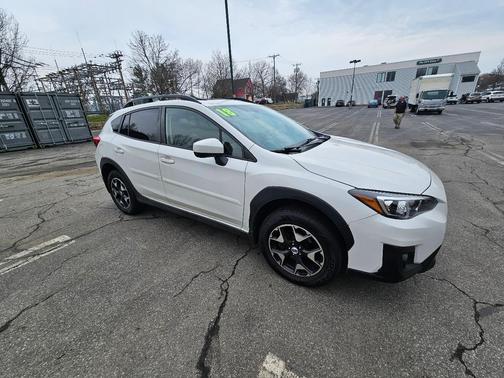 White 2018 Subaru Crosstrek 2.0i Premium