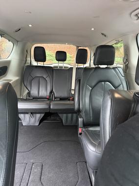 White 2019 Chrysler Pacifica Touring L