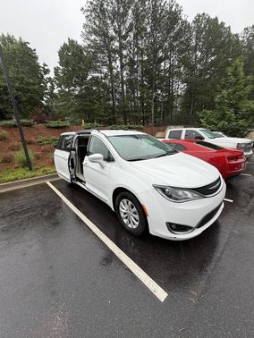 White 2019 Chrysler Pacifica Touring L