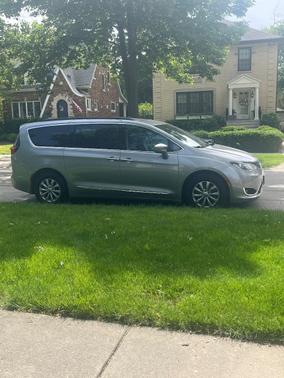 Silver 2017 Chrysler Pacifica Touring-L
