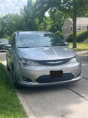 Silver 2017 Chrysler Pacifica Touring-L