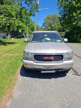 Beige 2004 GMC Yukon SLE