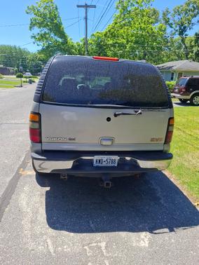 Beige 2004 GMC Yukon SLE