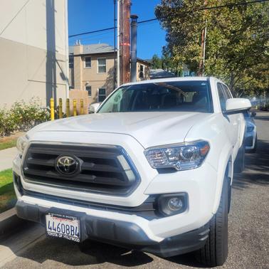 White 2022 Toyota Tacoma SR5