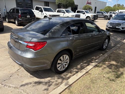 2013 Chrysler 200 LX