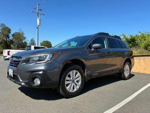 Gray 2018 Subaru Outback 2.5i Premium