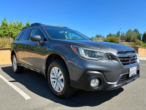 Gray 2018 Subaru Outback 2.5i Premium