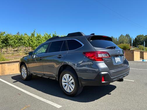 Gray 2018 Subaru Outback 2.5i Premium