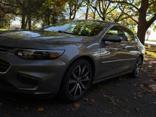 Gold 2018 Chevrolet Malibu LT