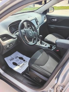 Silver 2015 Jeep Cherokee Latitude