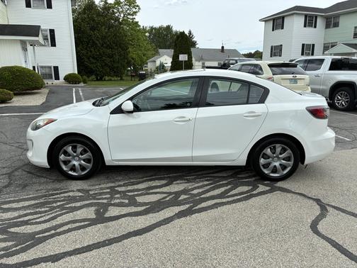 White 2013 Mazda Mazda3 i Sport