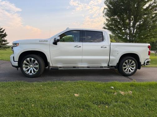 White 2019 Chevrolet Silverado 1500 High Country