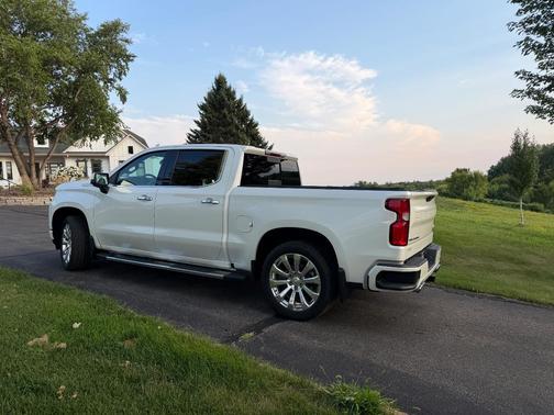 White 2019 Chevrolet Silverado 1500 High Country