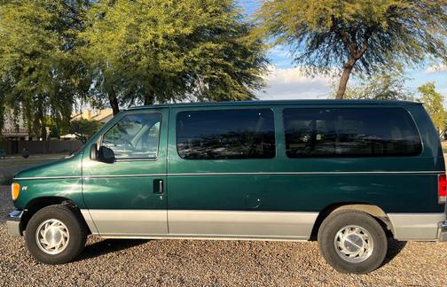 2000 Ford E150 XL Wagon