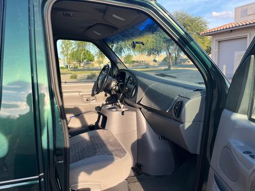 2000 Ford E150 XL Wagon