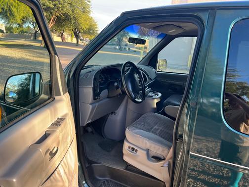 2000 Ford E150 XL Wagon