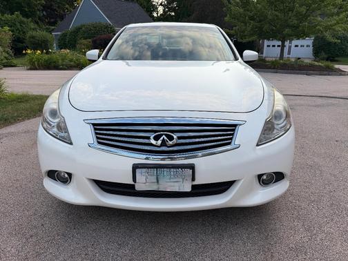 White 2013 INFINITI G37 x
