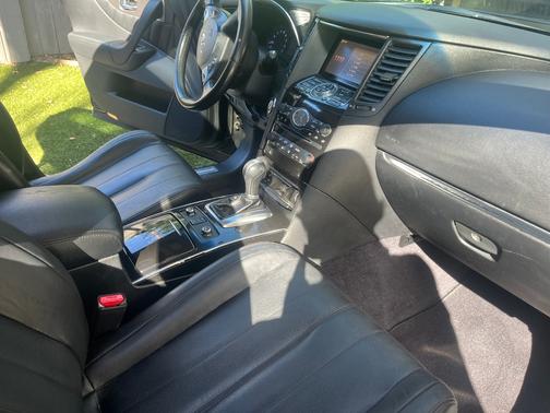 2016 INFINITI QX70 Base