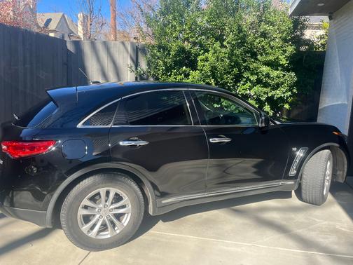 2016 INFINITI QX70 Base