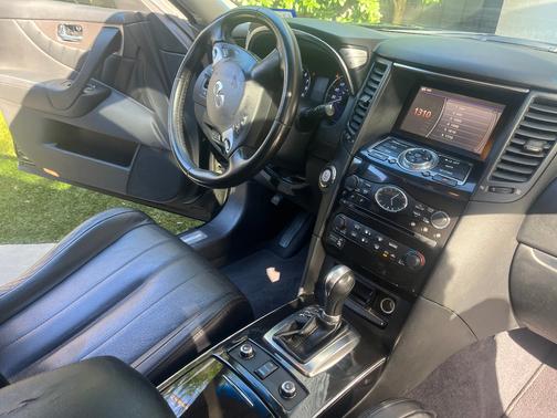2016 INFINITI QX70 Base
