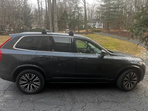 2021 Volvo XC90 T6 Momentum