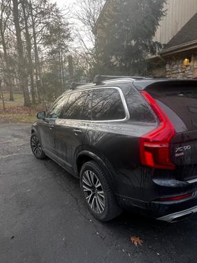 2021 Volvo XC90 T6 Momentum