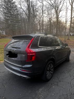 2021 Volvo XC90 T6 Momentum