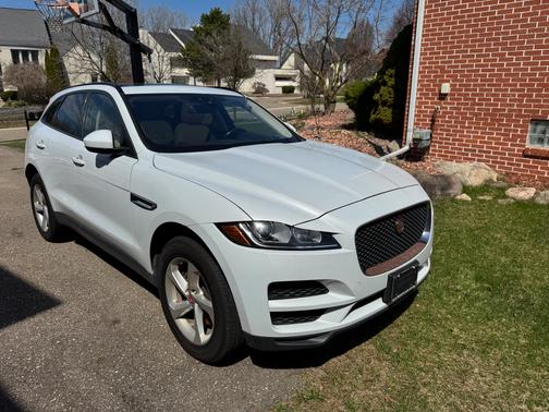 White 2018 Jaguar F-PACE 35t Premium