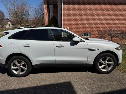 White 2018 Jaguar F-PACE 35t Premium