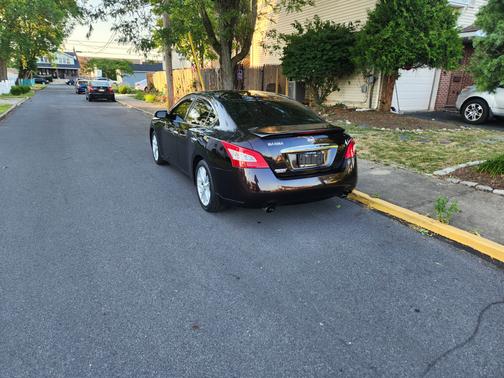 2010 Nissan Maxima SV