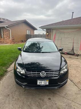 Black 2014 Volkswagen Passat 2.0L DSG TDI SE w/Sunroof & Nav
