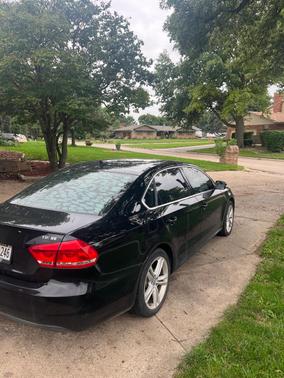 Black 2014 Volkswagen Passat 2.0L DSG TDI SE w/Sunroof & Nav