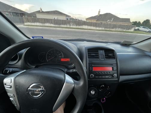 Gray 2017 Nissan Versa 1.6 S+